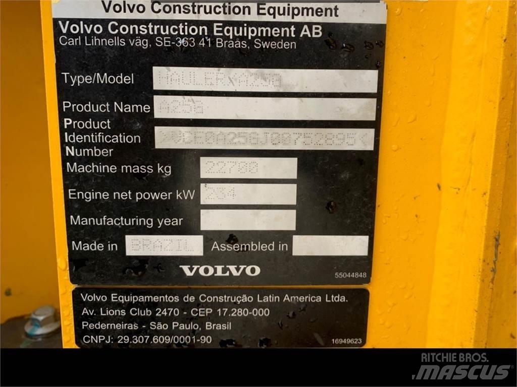 Volvo A25G Belden kirma kaya kamyonu