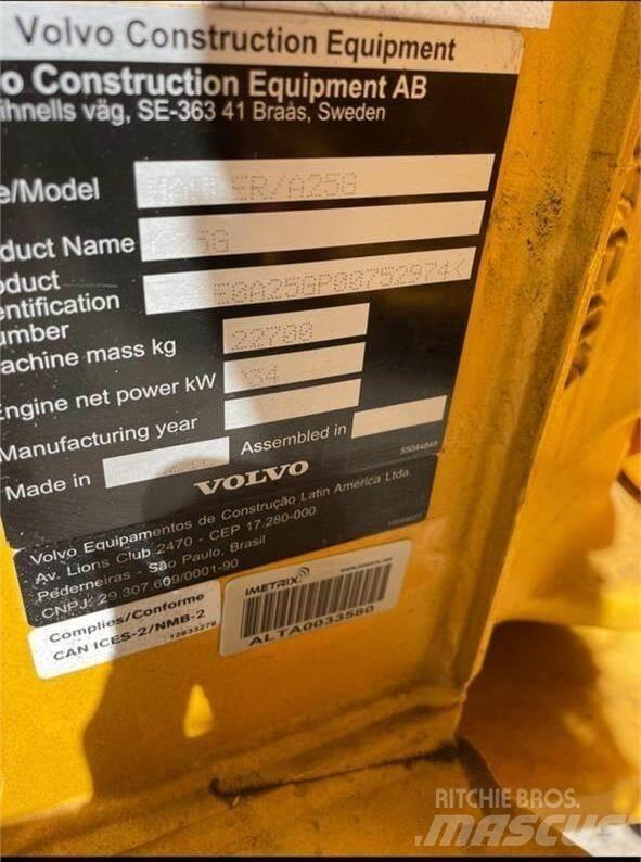 Volvo A25G Belden kirma kaya kamyonu