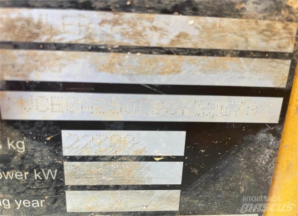 Volvo A25G Belden kirma kaya kamyonu