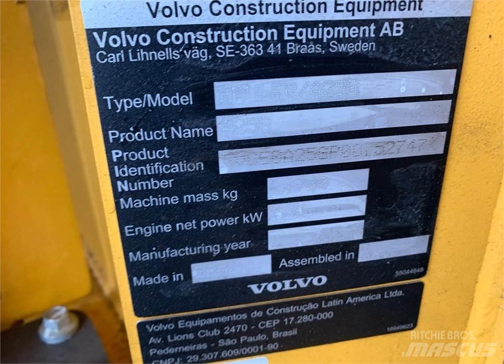 Volvo A25G Belden kirma kaya kamyonu