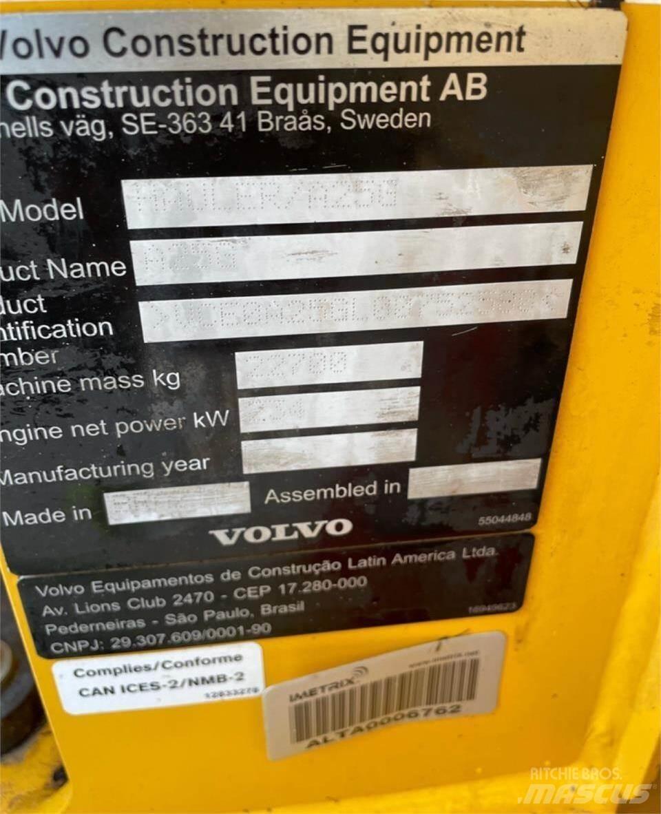 Volvo A25G Belden kirma kaya kamyonu
