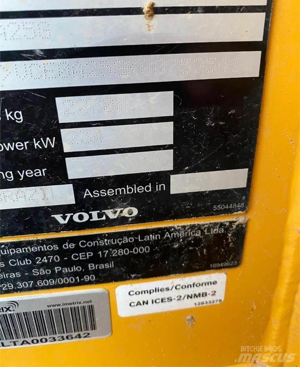 Volvo A25G Belden kirma kaya kamyonu