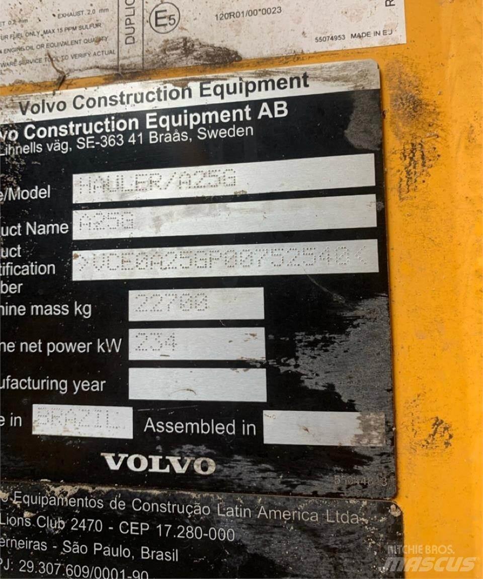 Volvo A25G Belden kirma kaya kamyonu