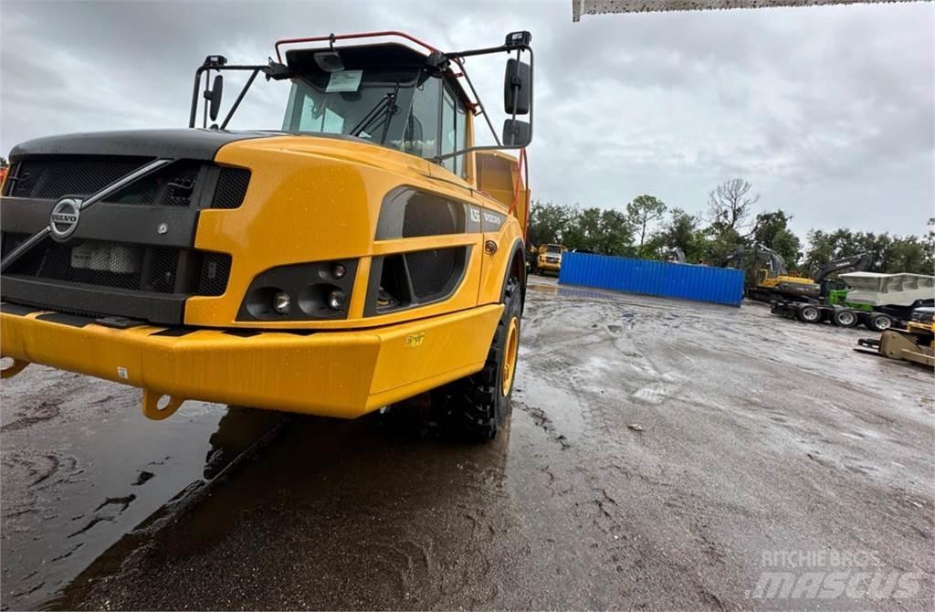 Volvo A25G Belden kirma kaya kamyonu