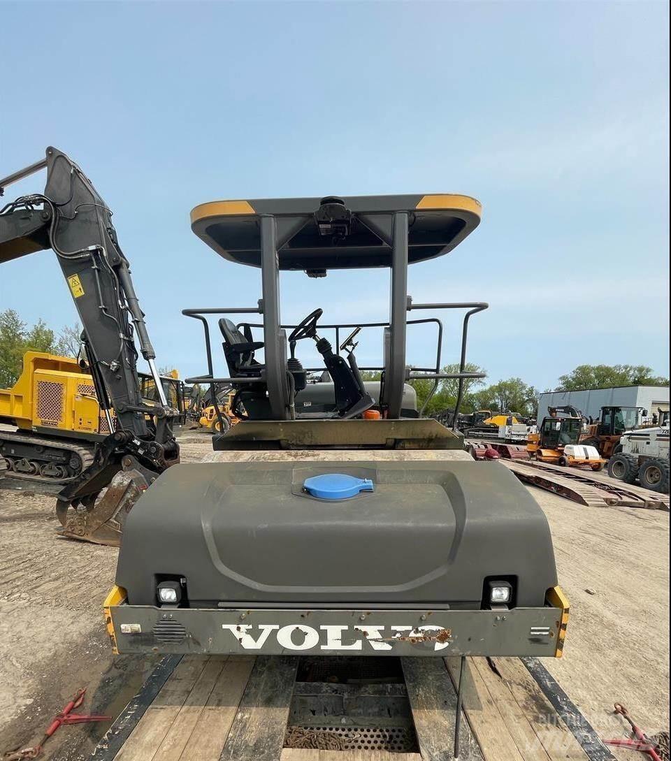 Volvo DD120C Çift tamburlu silindirler
