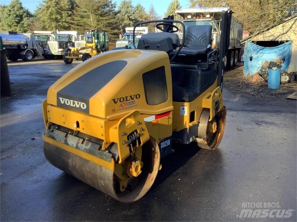 Volvo DD25B Çift tamburlu silindirler