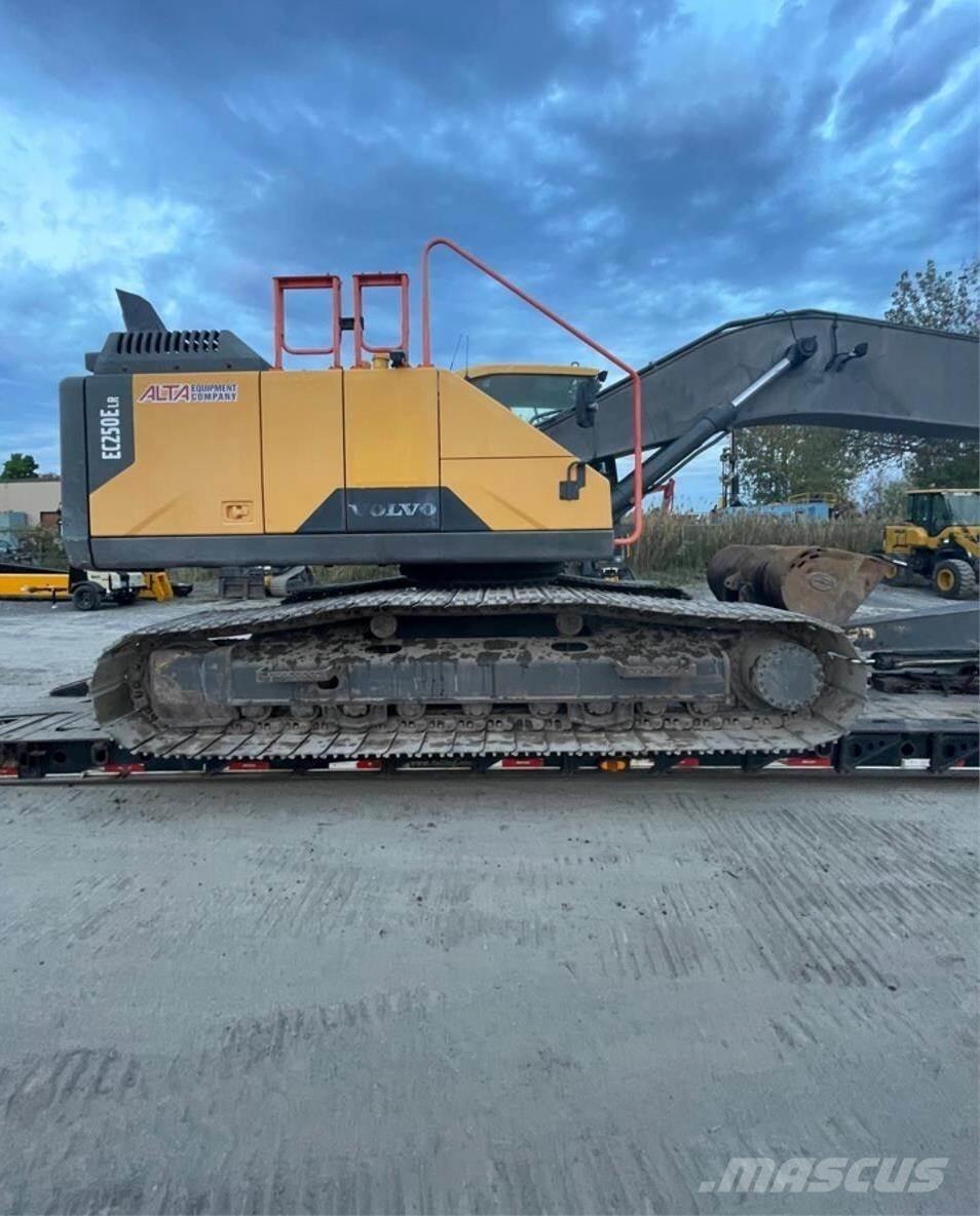 Volvo EC250E LR Paletli ekskavatörler