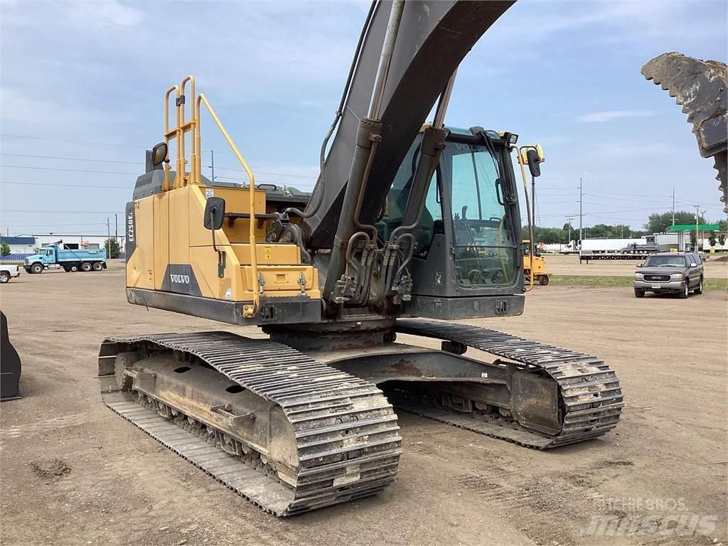 Volvo EC250EL Paletli ekskavatörler