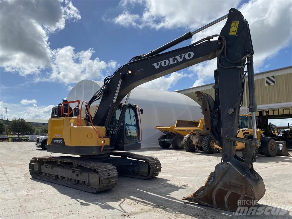 Volvo ECR235EL Paletli ekskavatörler