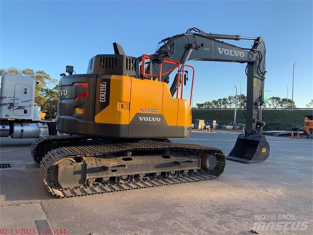Volvo ECR235EL Paletli ekskavatörler