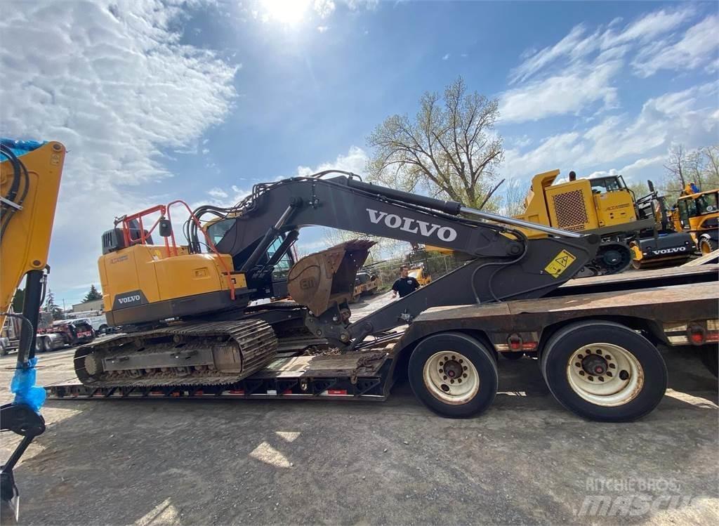 Volvo ECR235EL Paletli ekskavatörler