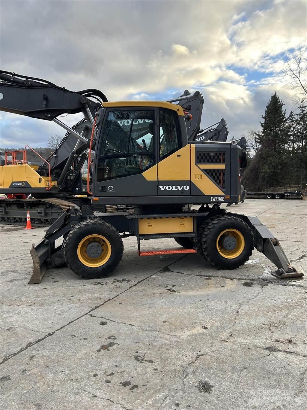 Volvo EWR170E Lastik tekerli ekskavatörler