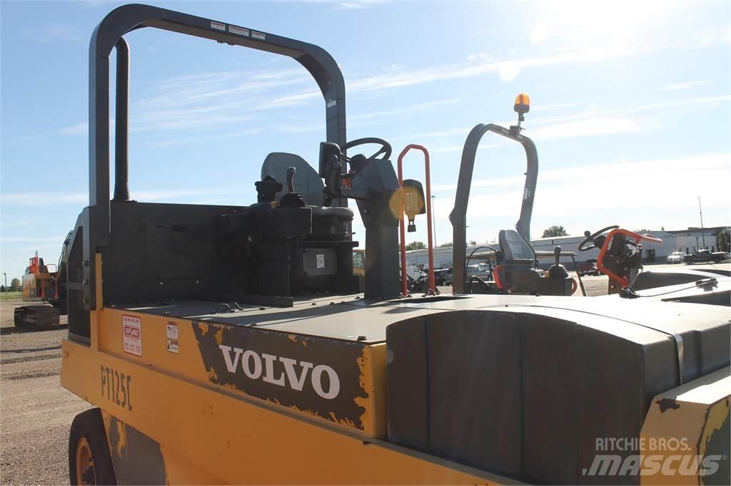 Volvo PT125C Pnömatik lastikli silindirler