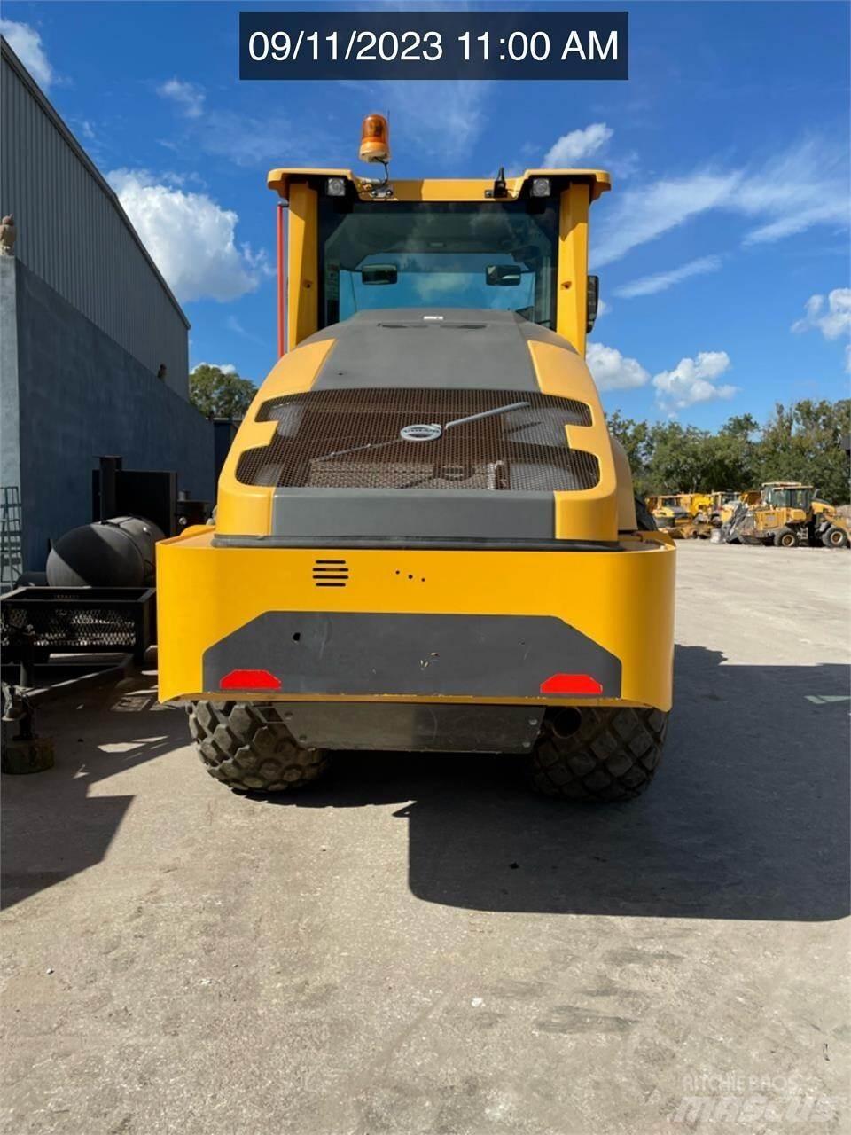 Volvo SD115B Çift tamburlu silindirler