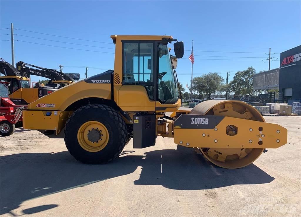 Volvo SD115B Çift tamburlu silindirler
