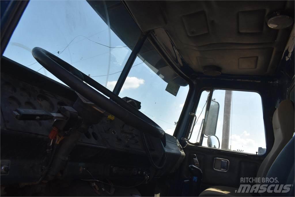 Volvo WG64T Damperli kamyonlar