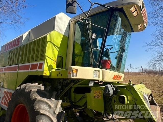CLAAS Mega 208 Biçerdöverler