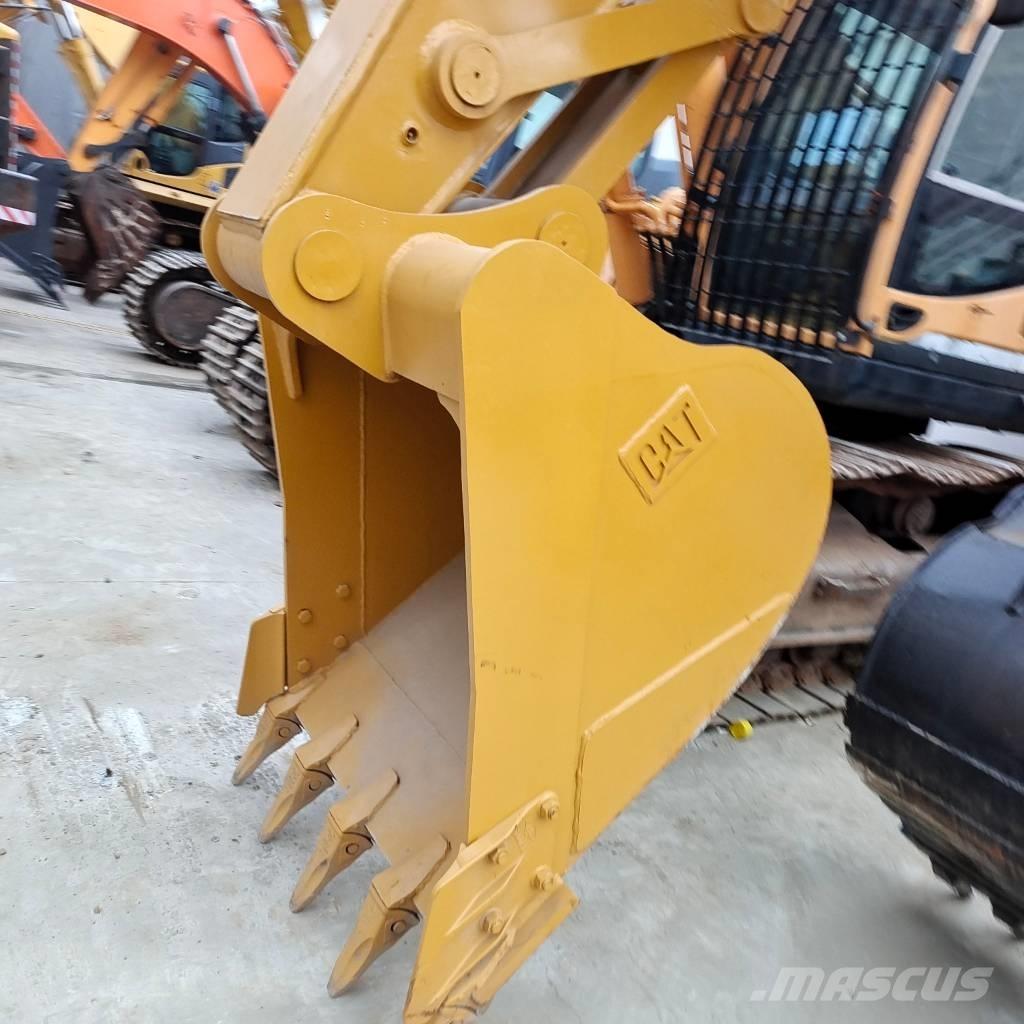 CAT 320 D 2 L Paletli ekskavatörler