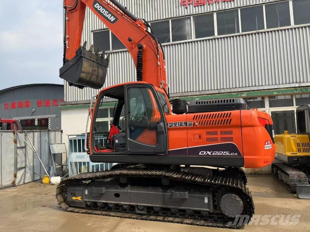 Doosan DX 225 LCA Paletli ekskavatörler