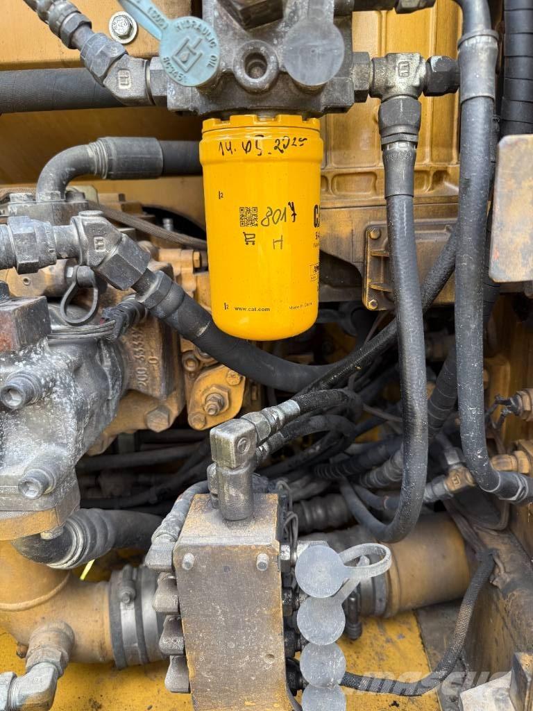 CAT 323 D L Paletli ekskavatörler