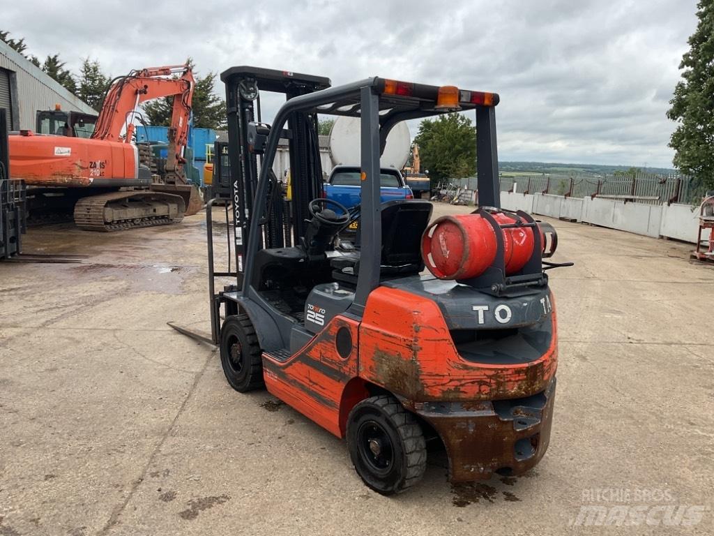 Toyota 02-8FGF25 LPG'li forkliftler