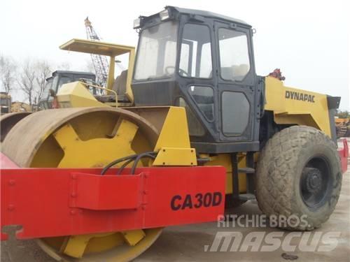 Dynapac CA 30 D Tek tamburlu silindirler