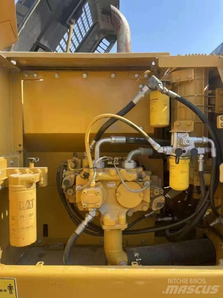 CAT 323D2 Paletli ekskavatörler