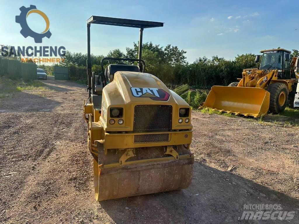 CAT CB24B Çift tamburlu silindirler