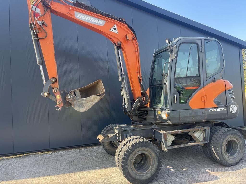 Doosan DX57W Lastik tekerli ekskavatörler