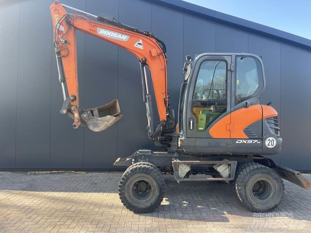 Doosan DX57W Lastik tekerli ekskavatörler