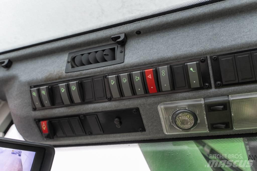 Sennebogen 821 E Lastik tekerli ekskavatörler