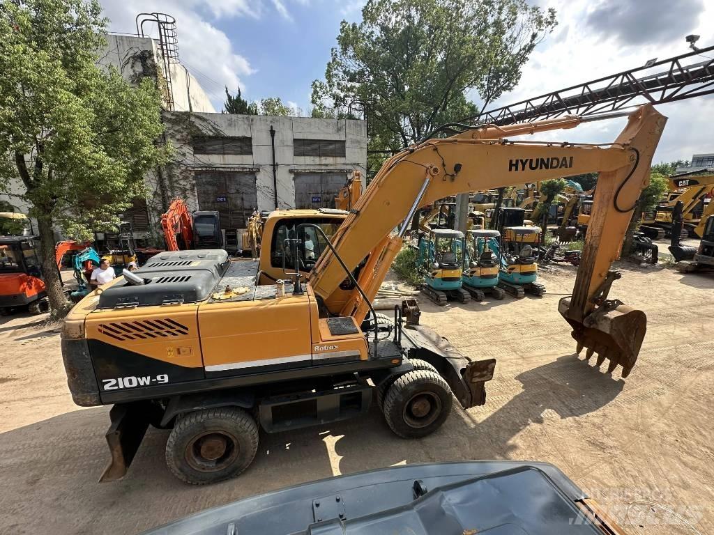 Hyundai R210W-9 Lastik tekerli ekskavatörler