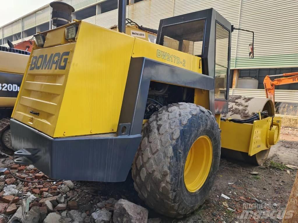 Bomag BW 217 Tek tamburlu silindirler