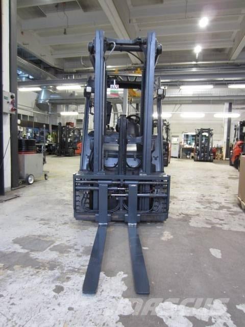 Linde E25 Elektrikli forkliftler