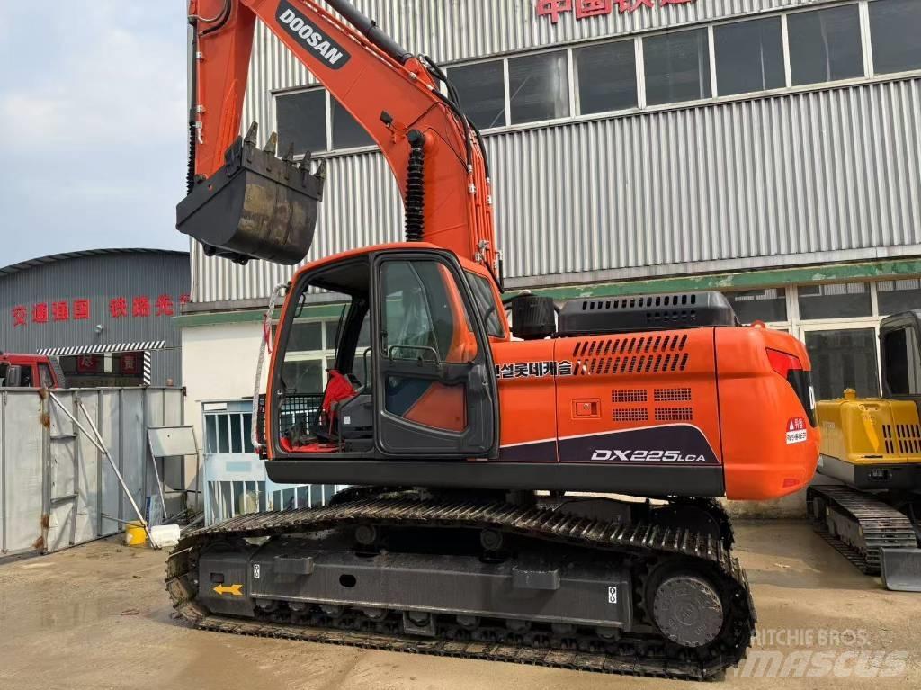 Doosan DX 225 LCA Paletli ekskavatörler