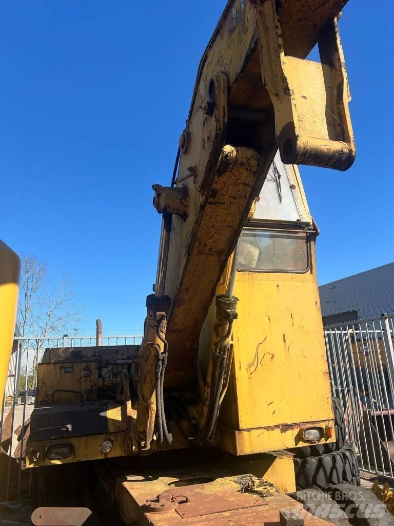 Liebherr 7951 Lastik tekerli ekskavatörler