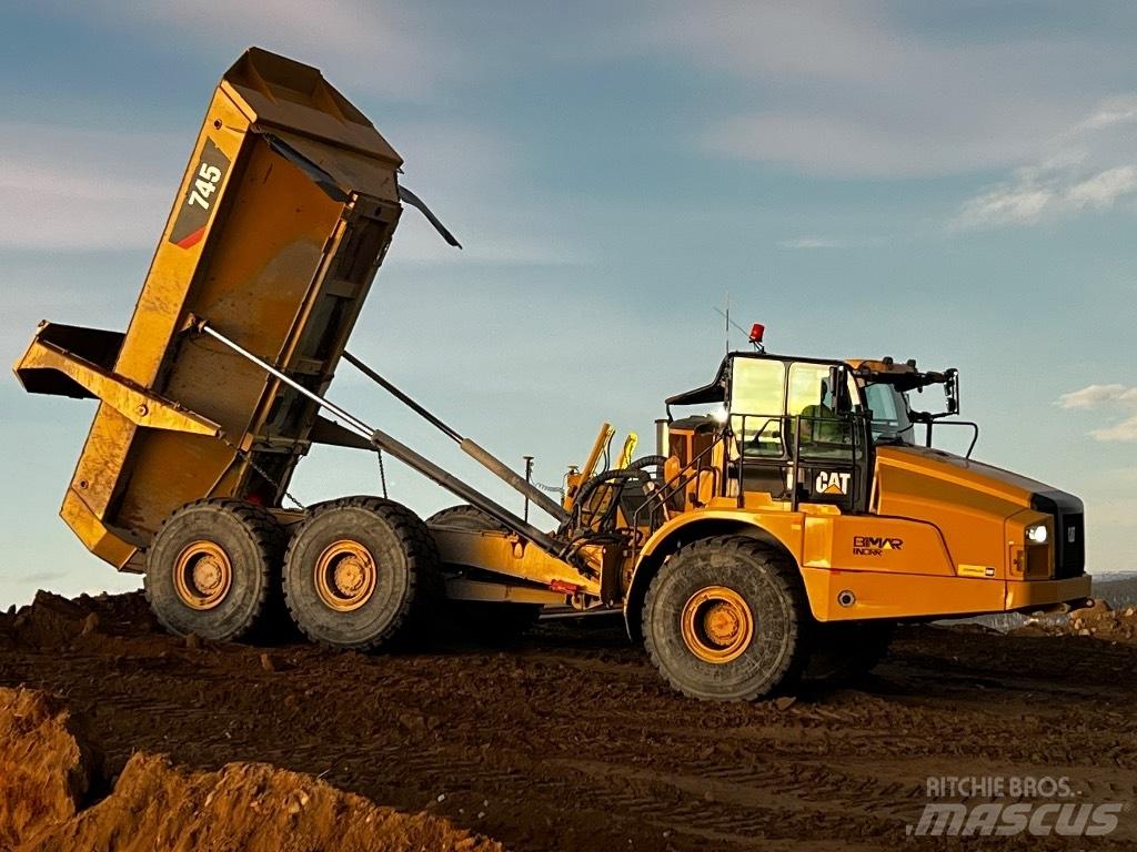 CAT 745 Belden kirma kaya kamyonu