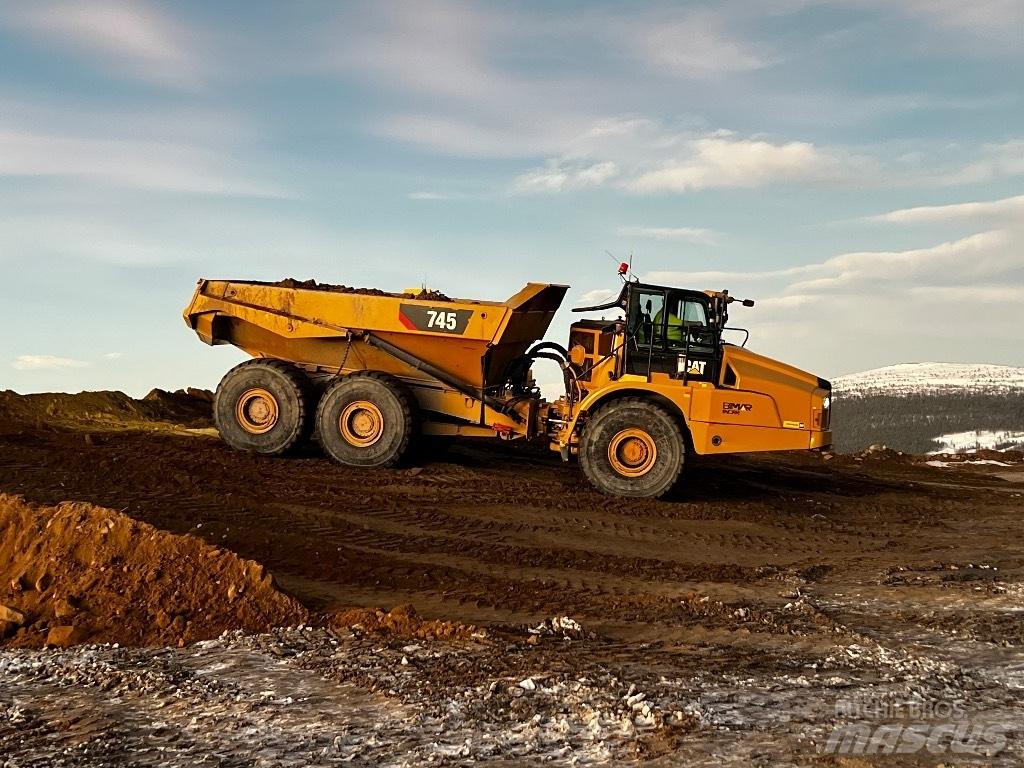 CAT 745 Belden kirma kaya kamyonu