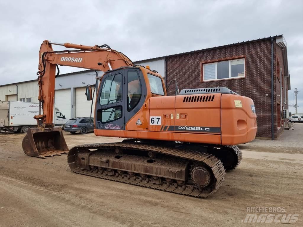 Doosan DX 225 LC Paletli ekskavatörler
