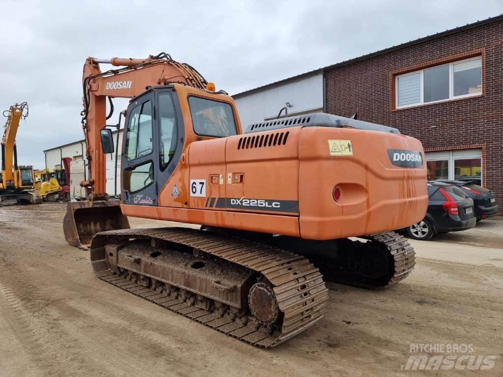 Doosan DX 225 LC Paletli ekskavatörler