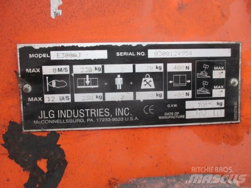 JLG E 300 AJ Körüklü personel platformları