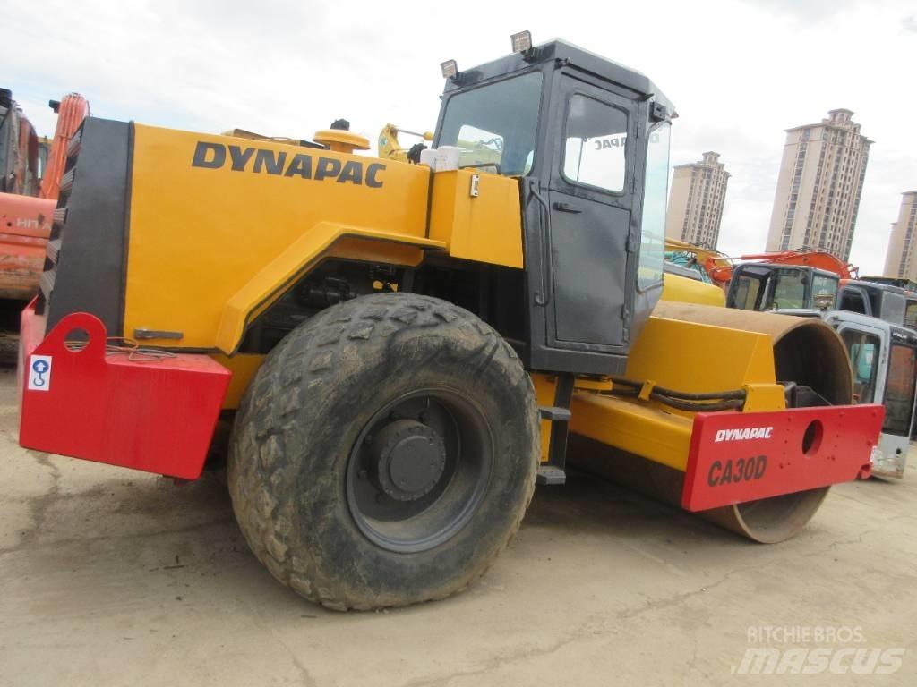 Dynapac CA 30 D Tek tamburlu silindirler