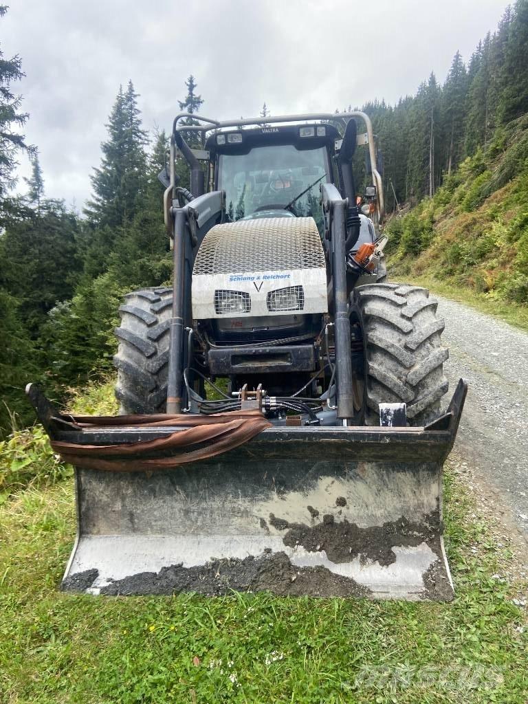 Valtra T 162 Orman traktörleri