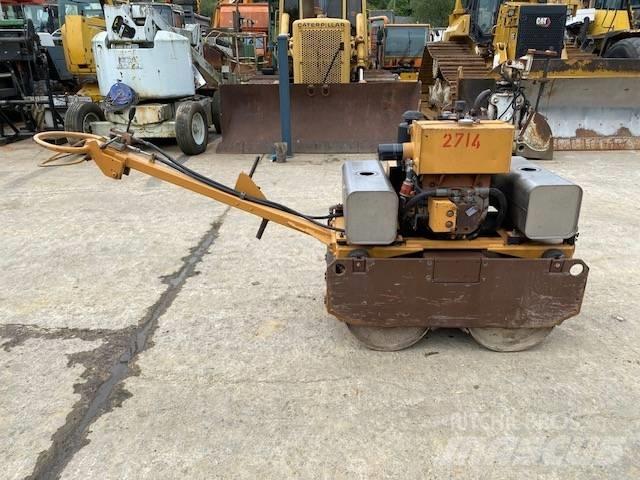 CASE Vibromax W 70 Çift tamburlu silindirler