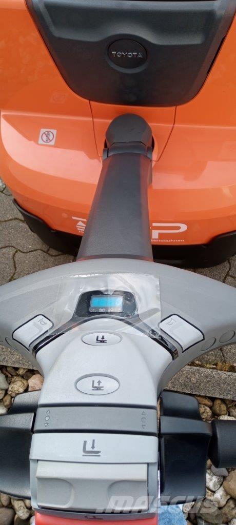 Toyota SWE120L Akülü depo ekipmanları