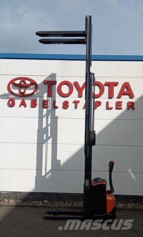 Toyota SWE120L Akülü depo ekipmanları