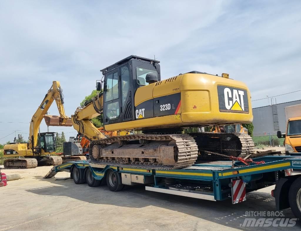 CAT 323 D L Paletli ekskavatörler