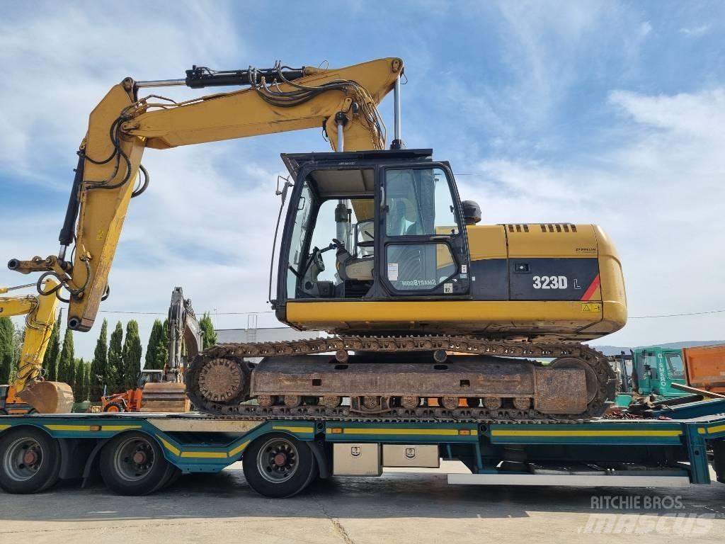 CAT 323 D L Paletli ekskavatörler