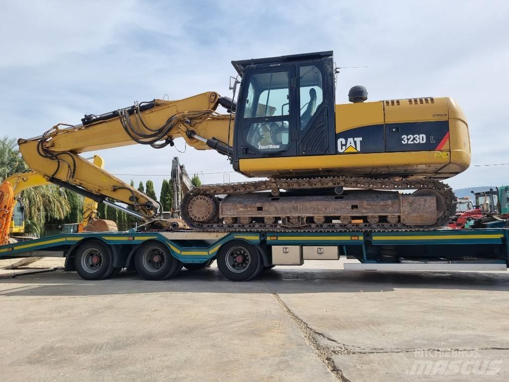 CAT 323 D L Paletli ekskavatörler