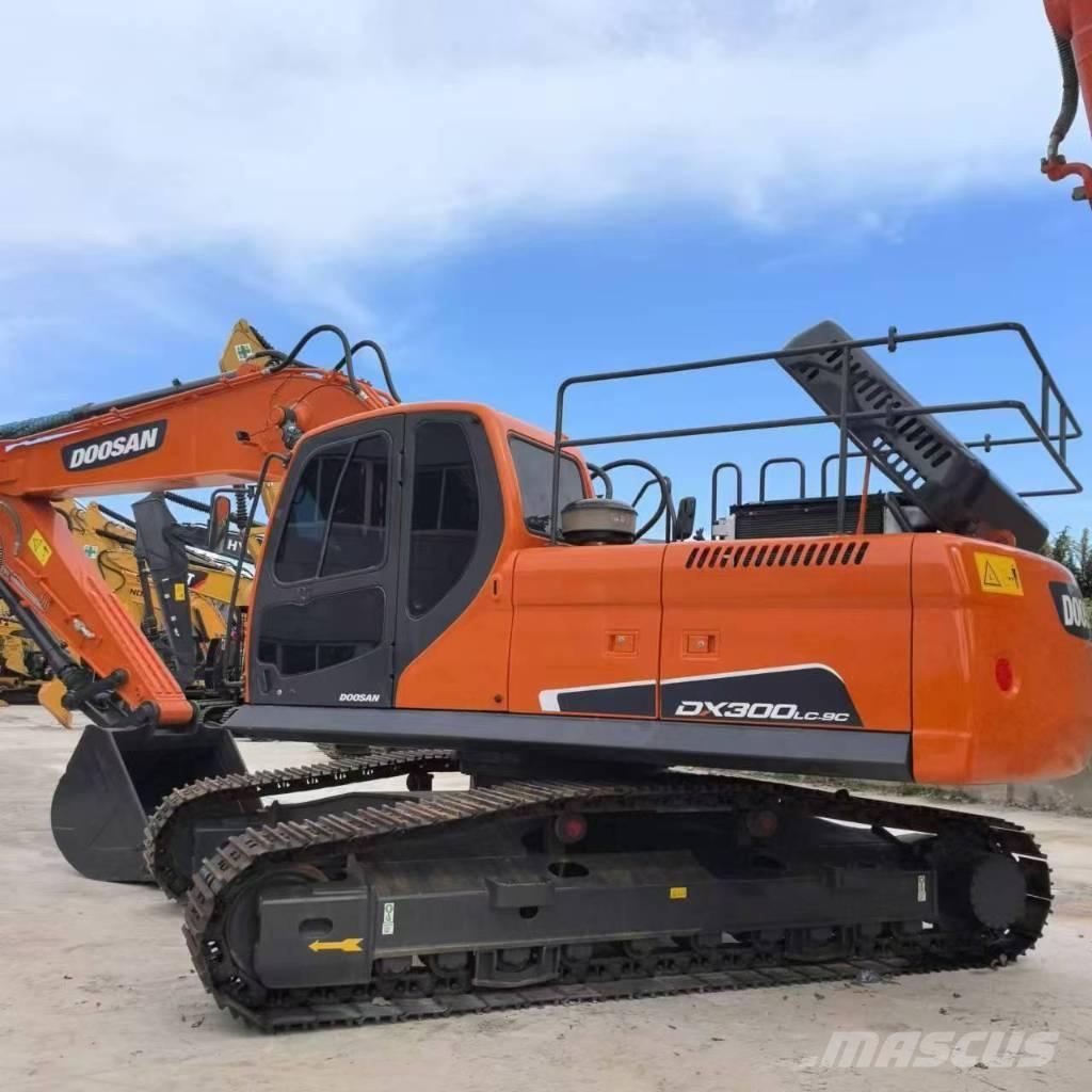 Doosan DX 300 Paletli ekskavatörler